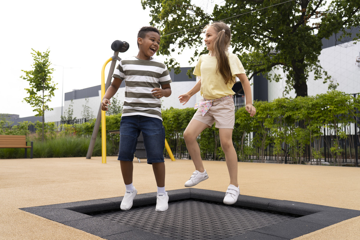 прыжки на батутах