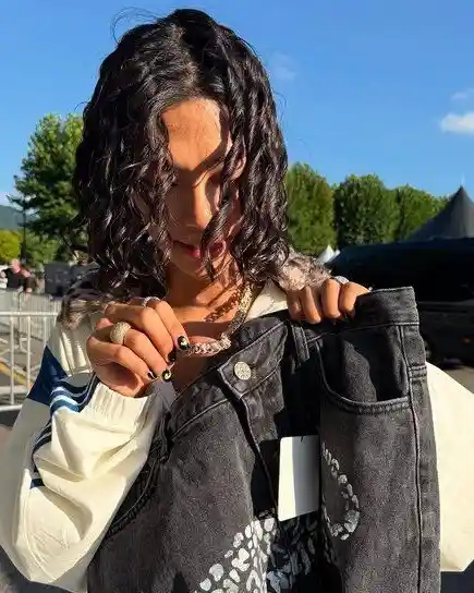 8958722a26e9170748ec748ec823c936_copy_435x544