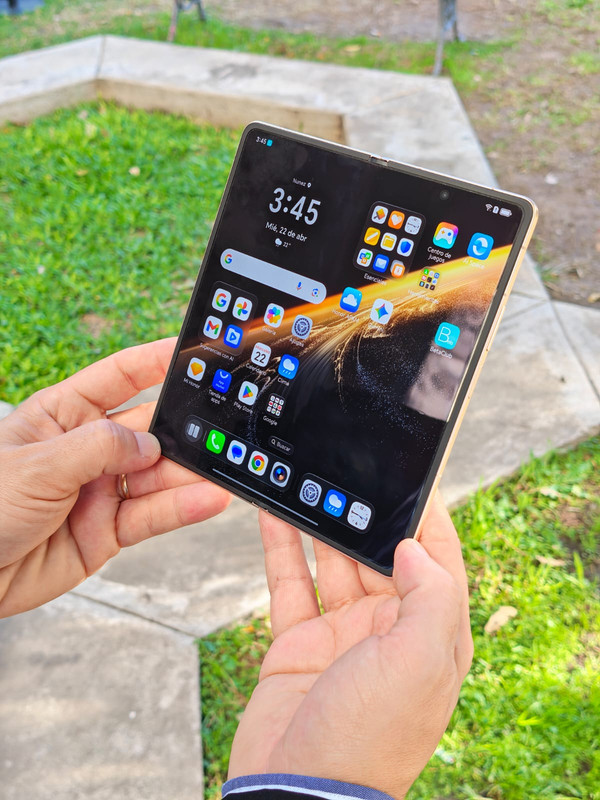 HONOR-Magic-V6-el-plegable-insignia-en-vivo-2