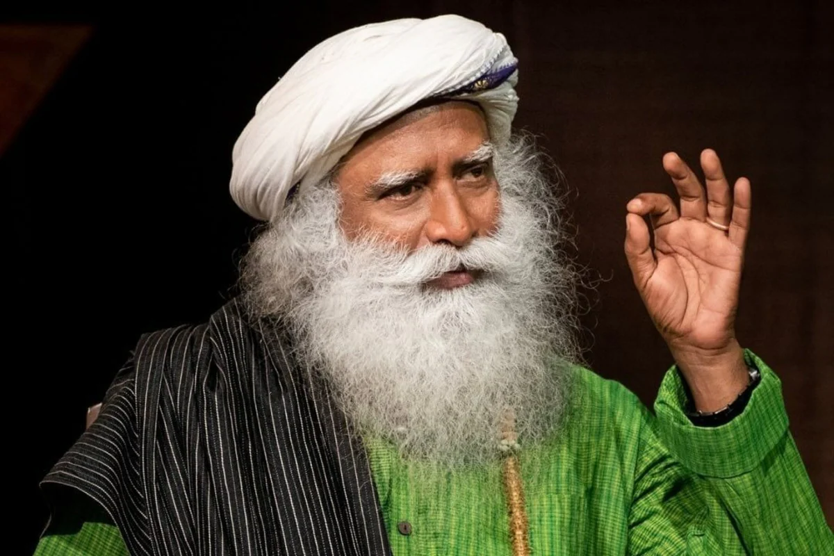 Sadhguru and His Distinctive Clothing Style: A Source of Inspiration for Youth in India