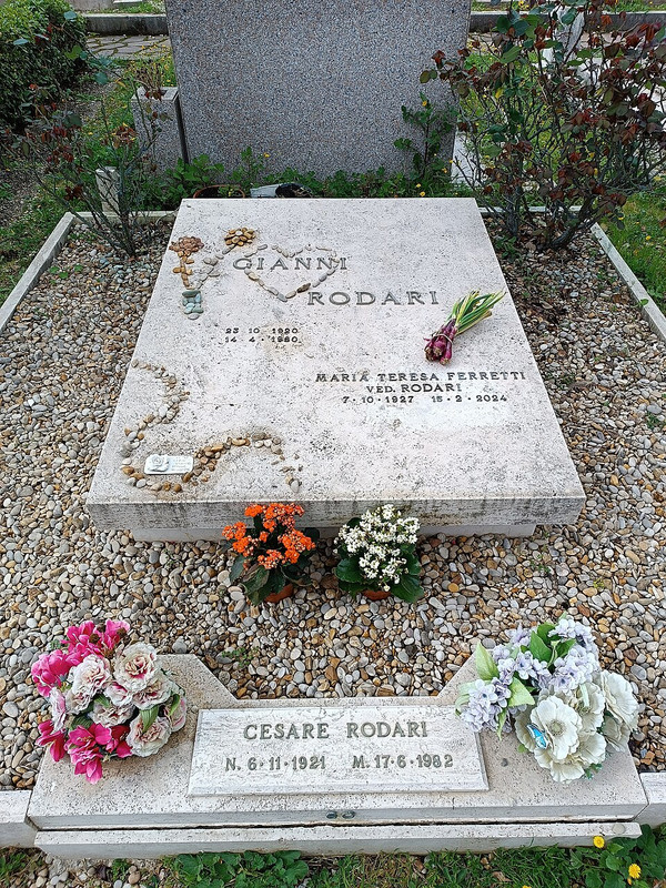 Gianni-Rodari-grave-full