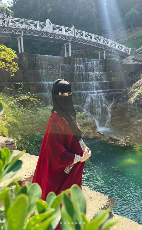 C:\Users\lenovo\Pictures\Saved Pictures\muslim woman\Screenshot_1-11-2025_214440_www.instagram.com.jpeg