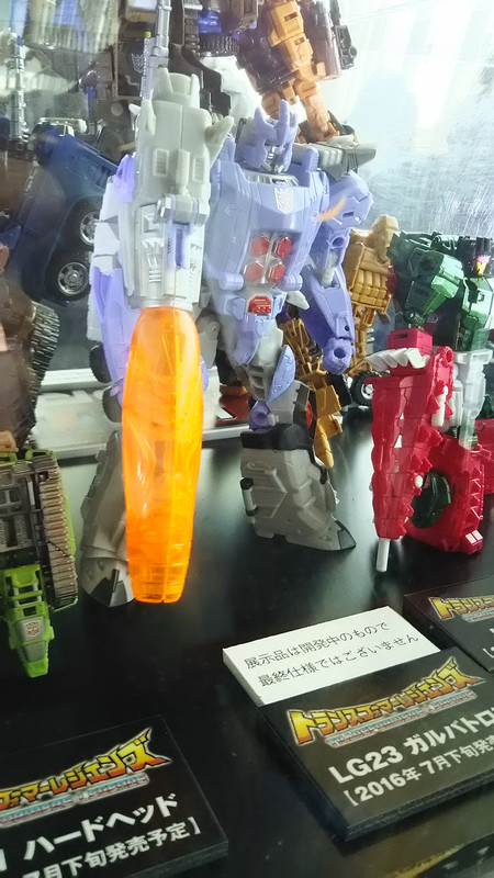 Takara-Legends-Display-04