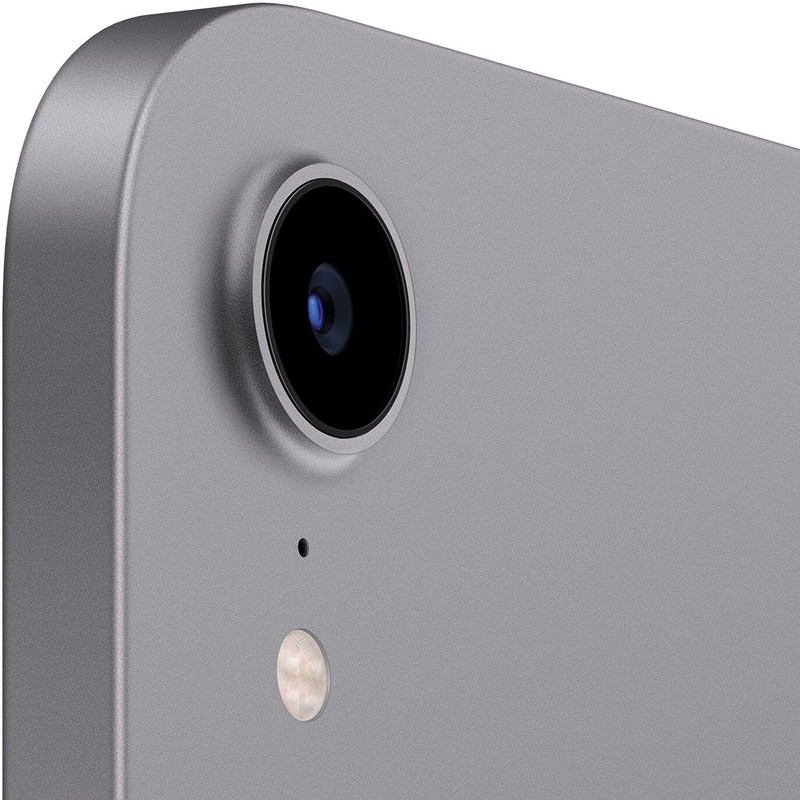 Una persona usando el iPad mini 6ª generación en formato vertical, mostrando el rendimiento del chip A15 Bionic