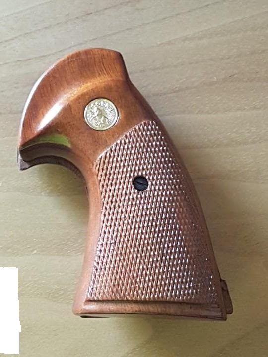 Are these original factory Python grips? > General Discussion > AR15.COM