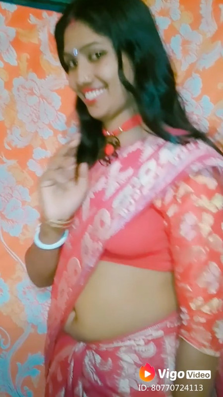 desi lady big navel.mp4_snapshot_00.12.831