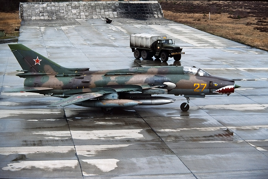 20 GvAPIB Su-17M4 27 yellow_12204 (10)