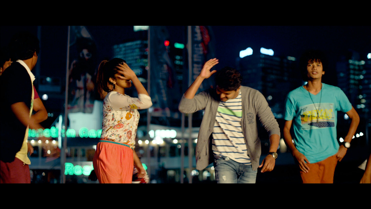 2013 - Thalaivaa - 03 - Vaanganna Vanakkanganna - BDRemux.00_01_12_17.Still036