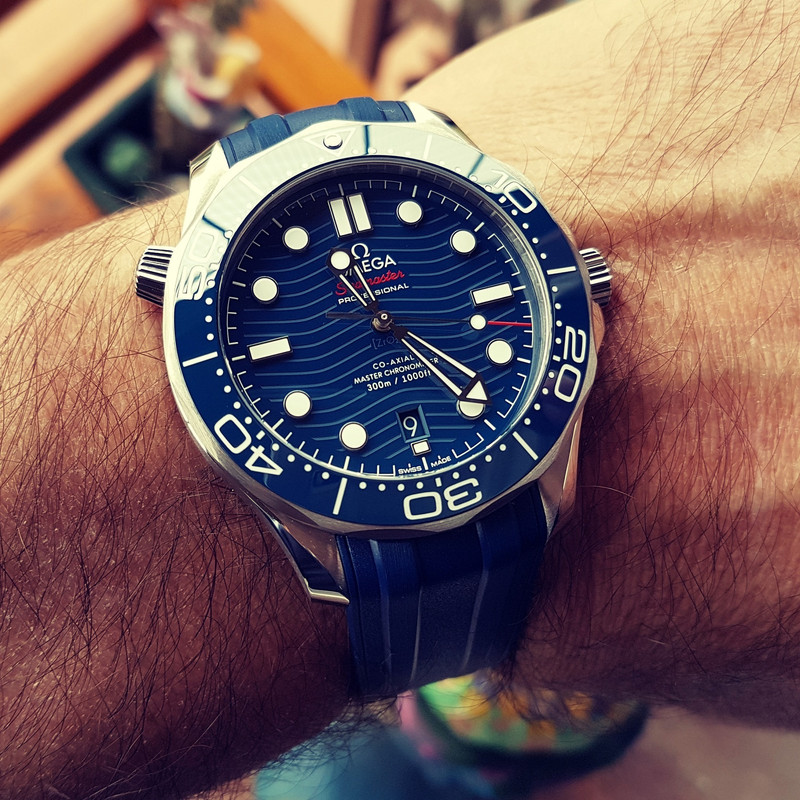 Ω Seamaster Professional Diver 300M Co-Axial Master Chronometer 42mm Cal. 8800 Blue (1)