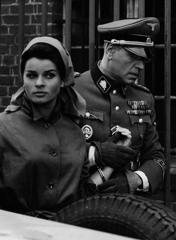 Senta_Berger_mb15