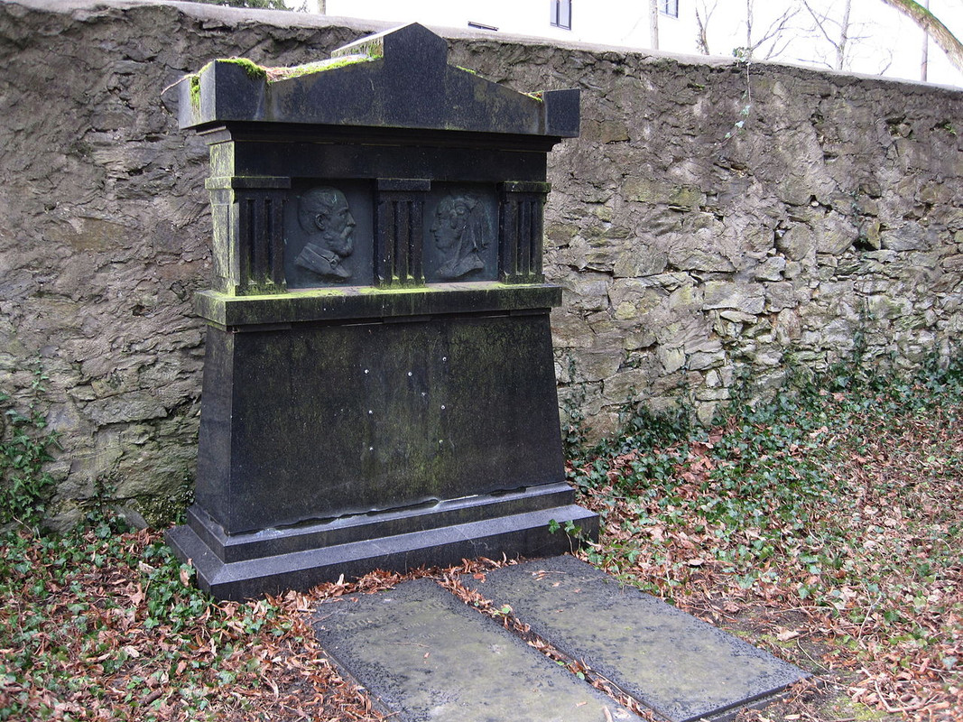 Grabmal-Adolf-Stahr-Fanny-Lewald-Alter-Friedhof-Wiesbaden-01