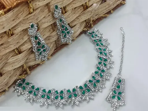 Rhodium Plated Necklace Set With Green Color Kundan (A105)