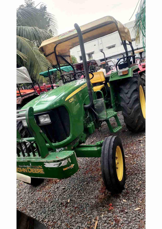 John Deere 5210