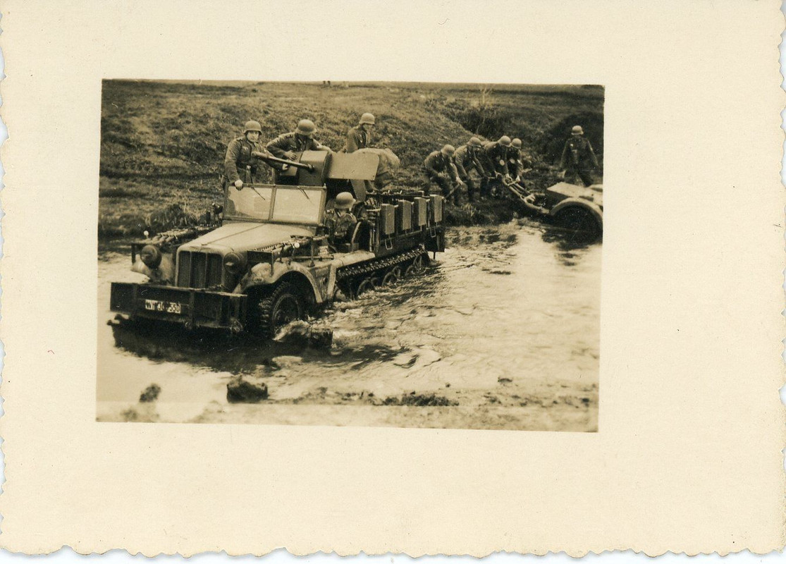 Halbkette Flak 2cm Vierling Geschütz Artillerie 