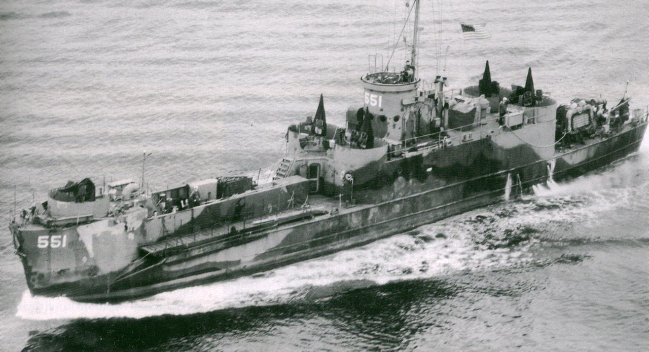 USS_LCI(L)-551