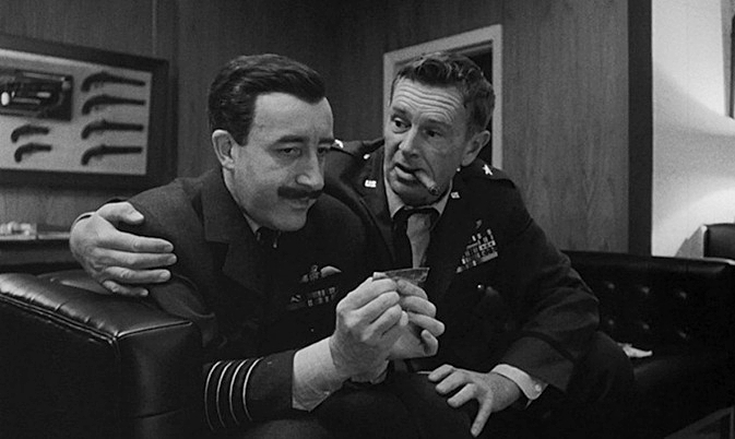 TERRY-THOMAS-PETER-SELLERS-2-A-FOTOR.jpg