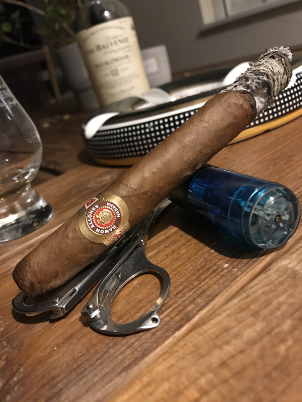 A20818A8-5939-41CE-B2F8-73AF20C04FA9