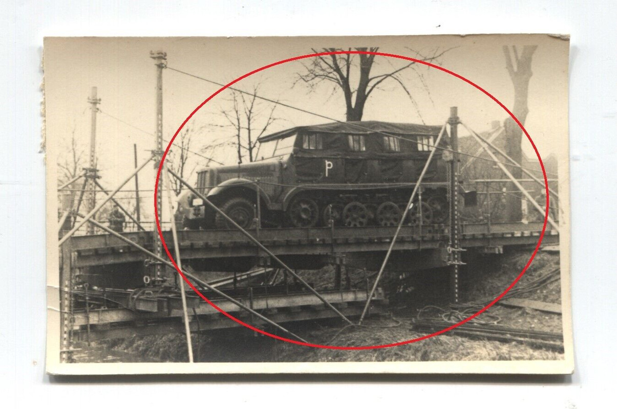 FOTO wk2 Deutsche Panzer Spähwagen Halbkette Kennung P
