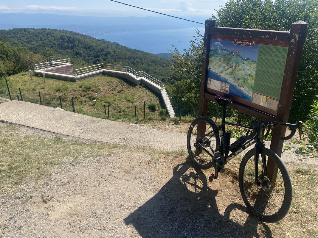 591D0475-0085-4D8B-91FE-14D67D98414E