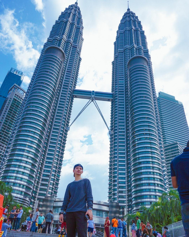 Faul saat berada di Twin Tower Kuala Lumpur Malaysia