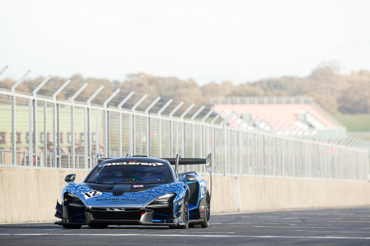 11755-191113McLarenSennaGTRMediaDrive07