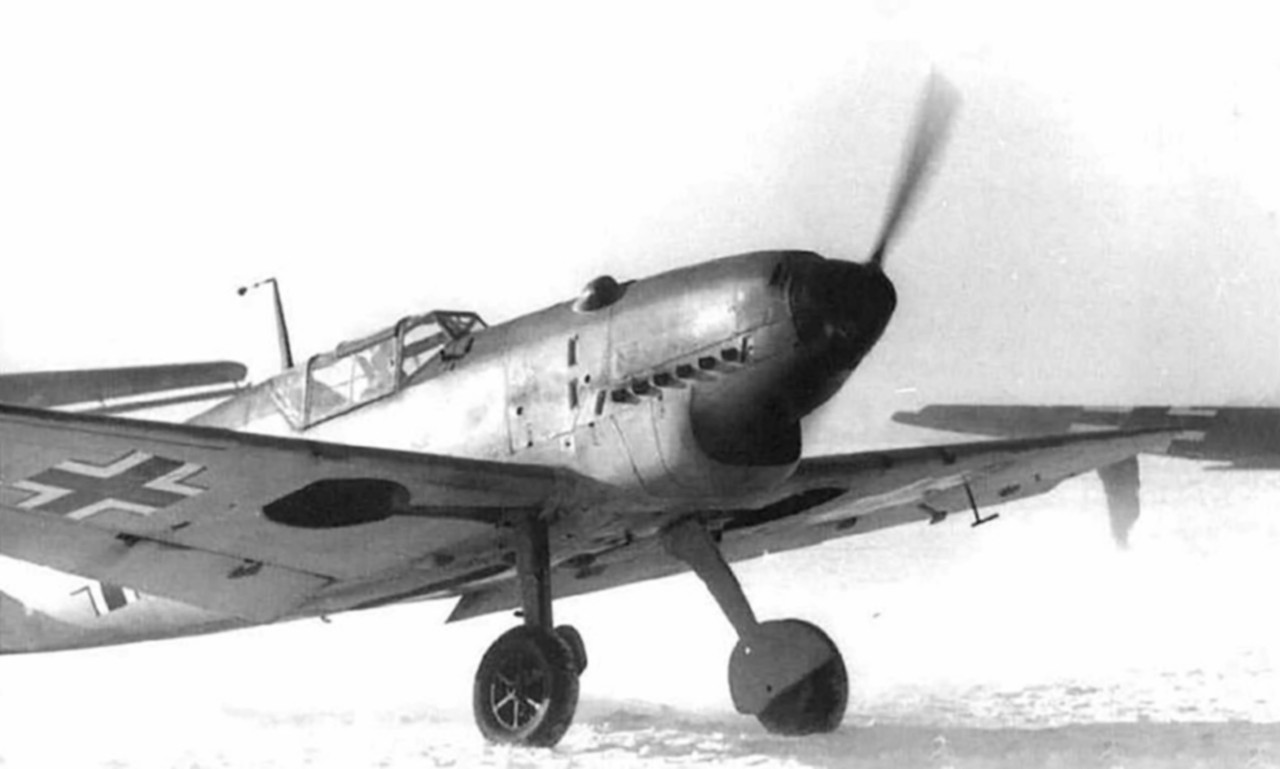 Messerschmitt-Bf-109D1-taxing-Germany-01