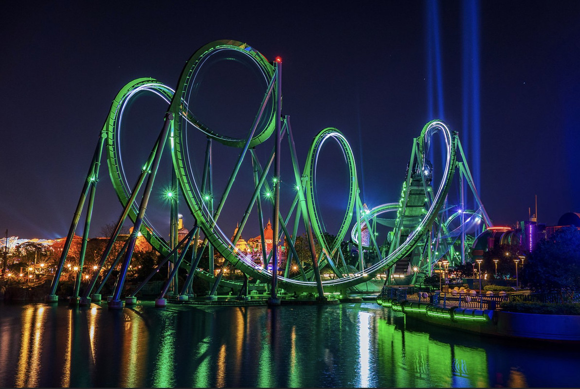 green-hulk-ride-dis.jpg