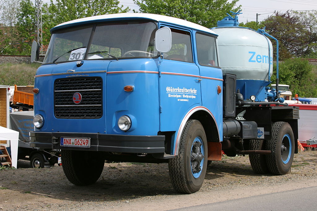 1024px-Ex_east_german_skoda_truck