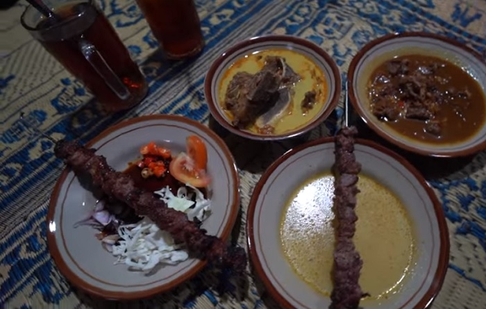 Aneka menu di Sate Monster