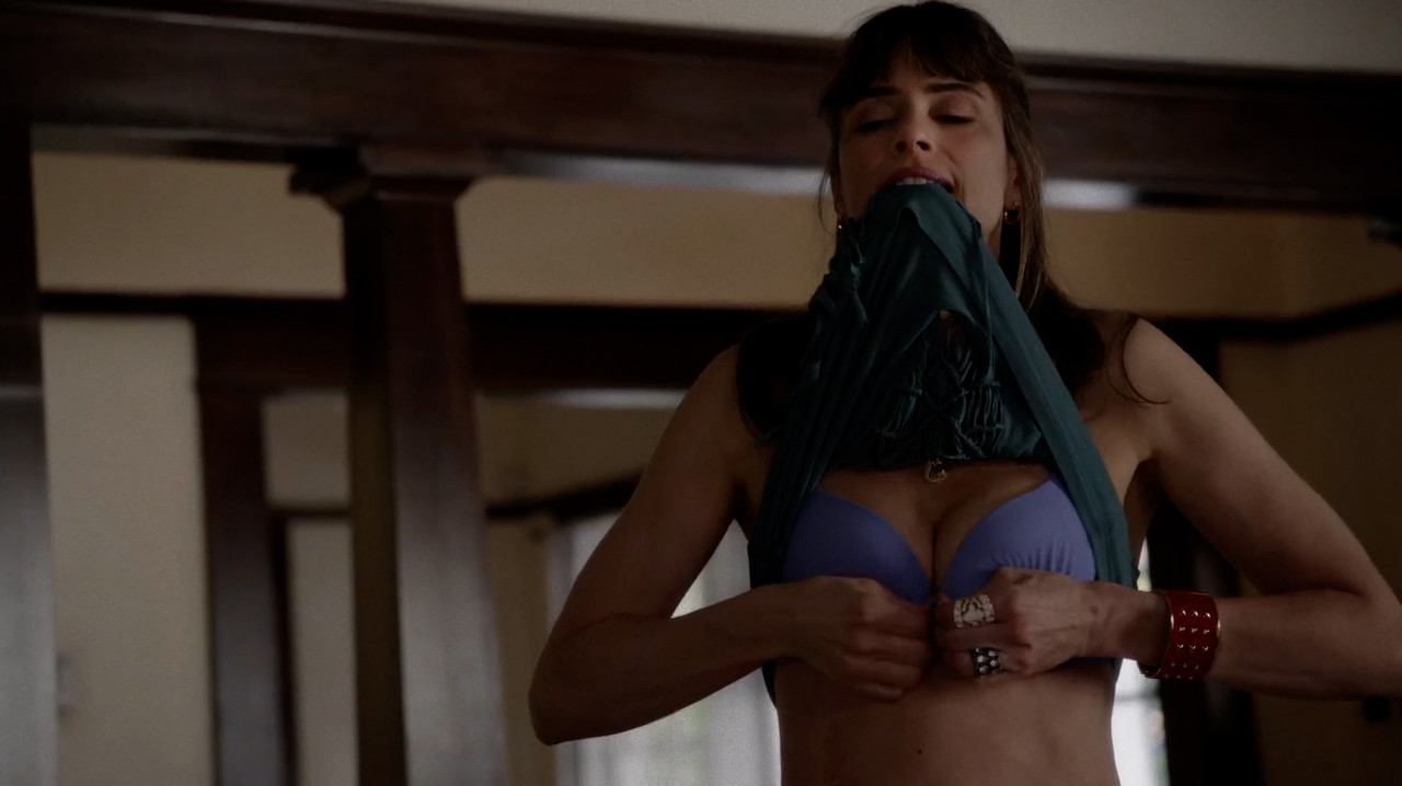 Amanda.Peet_Togetherness.00_00_22_12.Still002