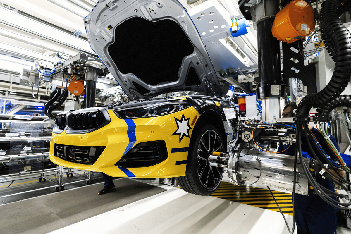 P90452212_highRes_assembly-of-the-the-