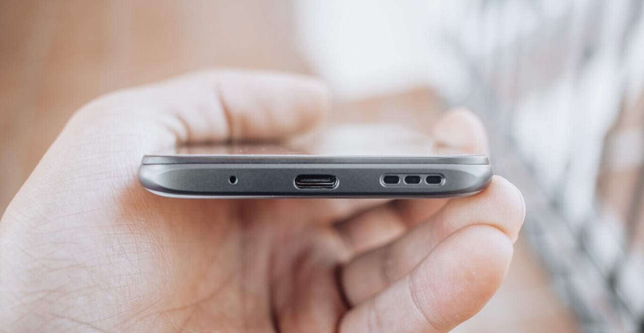 Trucos económicos para limpiar el altavoz de tu celular