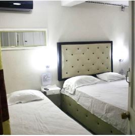 Habitación principal en Terrazas de Bayona con cama doble y aire acondicionado