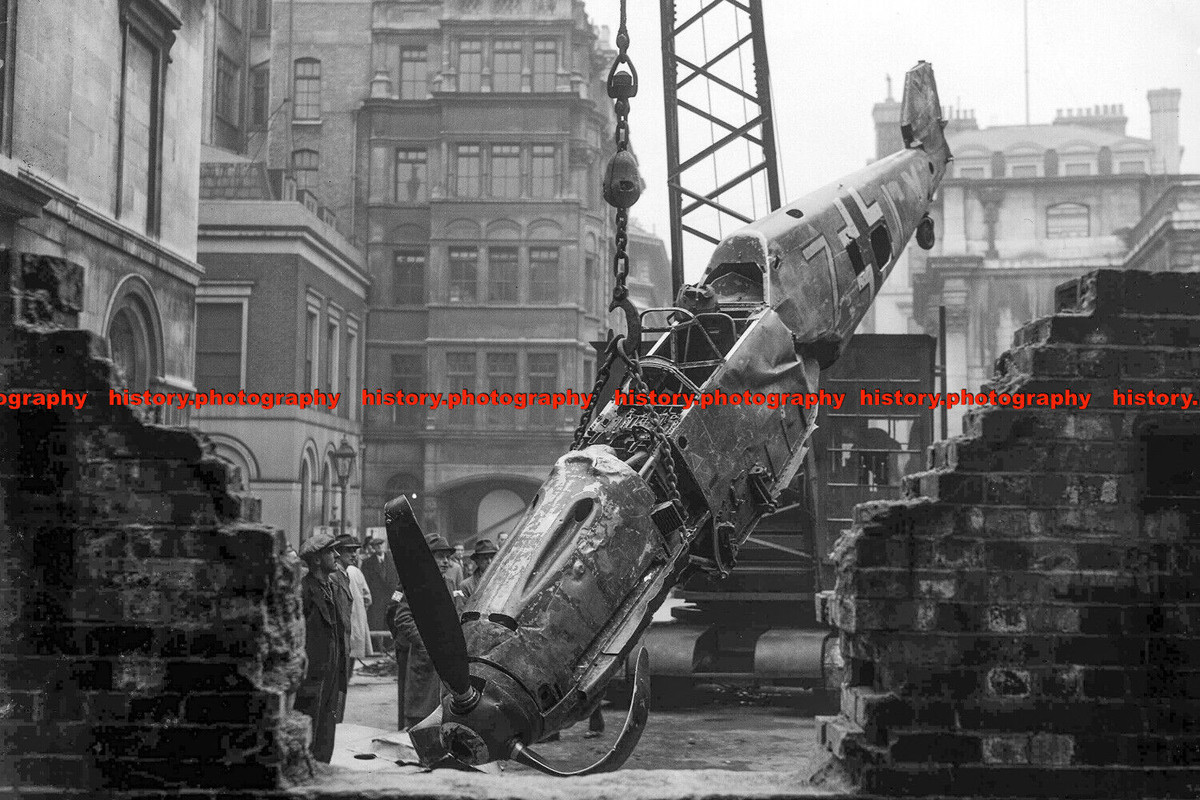 F008383 abgestürzter Messerschmitt 109. Deutsche Flugzeuge. London. 1941. Zweiter Weltkrieg