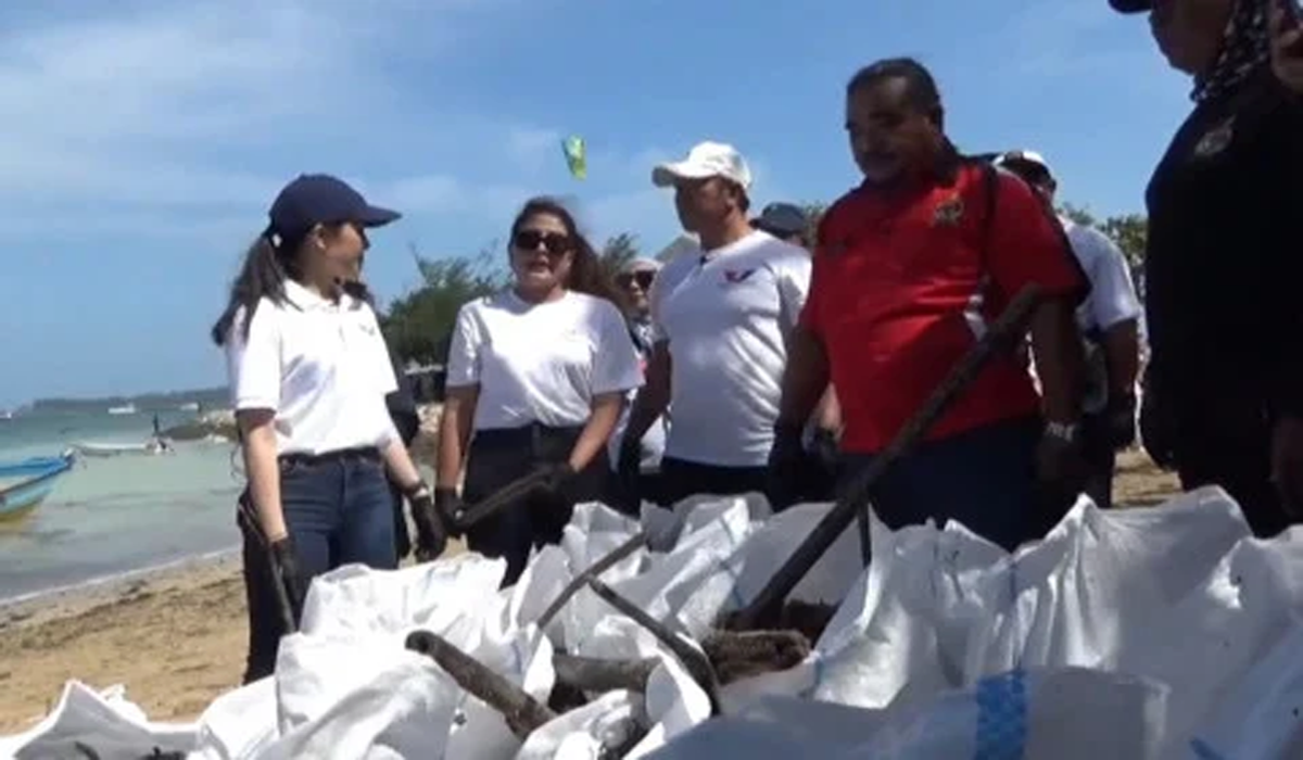 Angela Tanoesoedibjo Pimpin Aksi Nyata Perindo di Pantai Mertasari