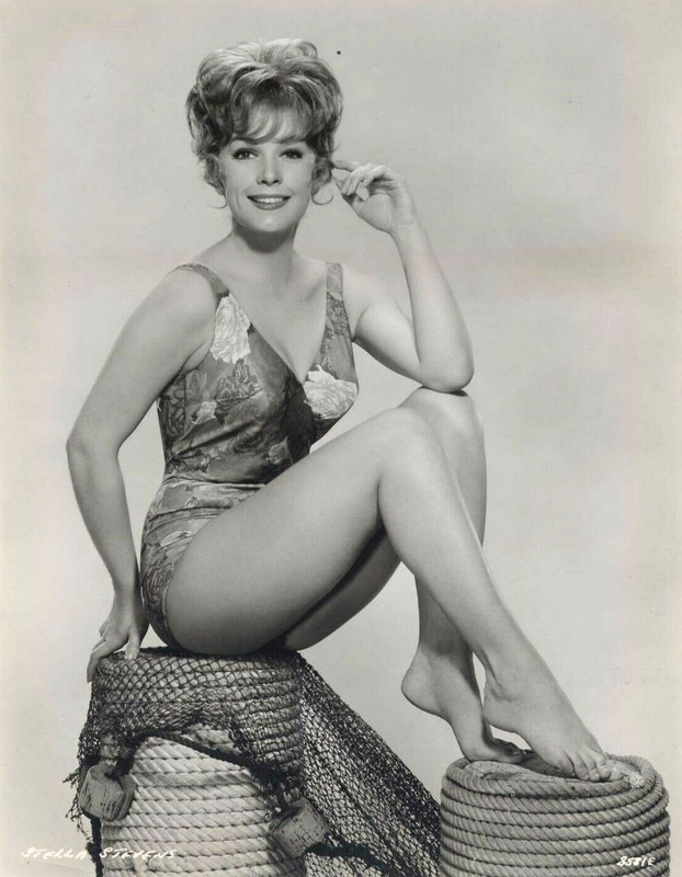 Stella_Stevens_c77