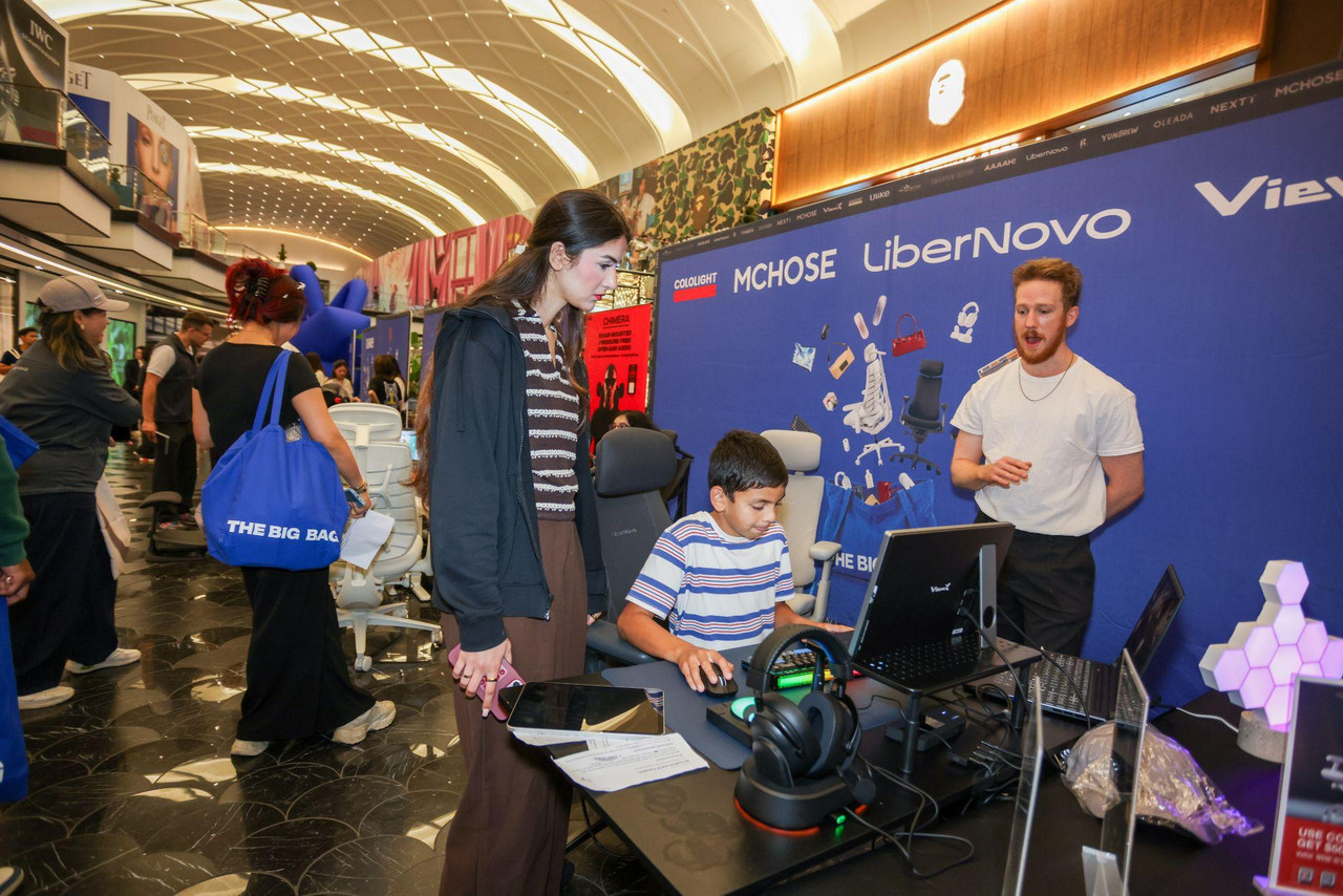 Attendees explore interactive experiences from four participating technology and gaming brands, LiberNovo, MCHOSE, COLOLIGHT, and ViewX at THE BIG BAG.