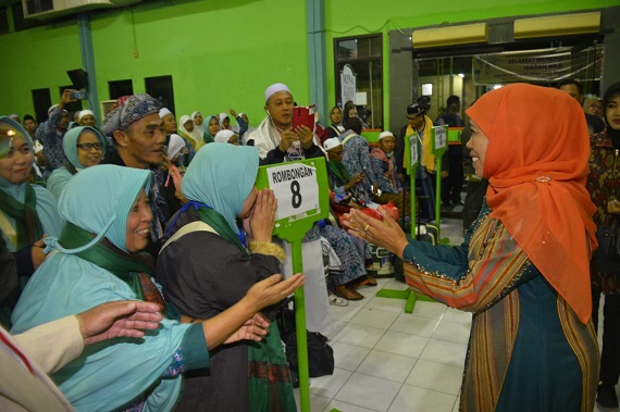 Sambut Kedatangan Jemaah Haji Gubernur Khofifah Ajak Doakan Bangsa
