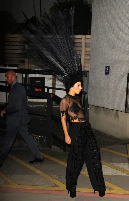 10-29-13-Leaving-ITV-Studios-in-London-0