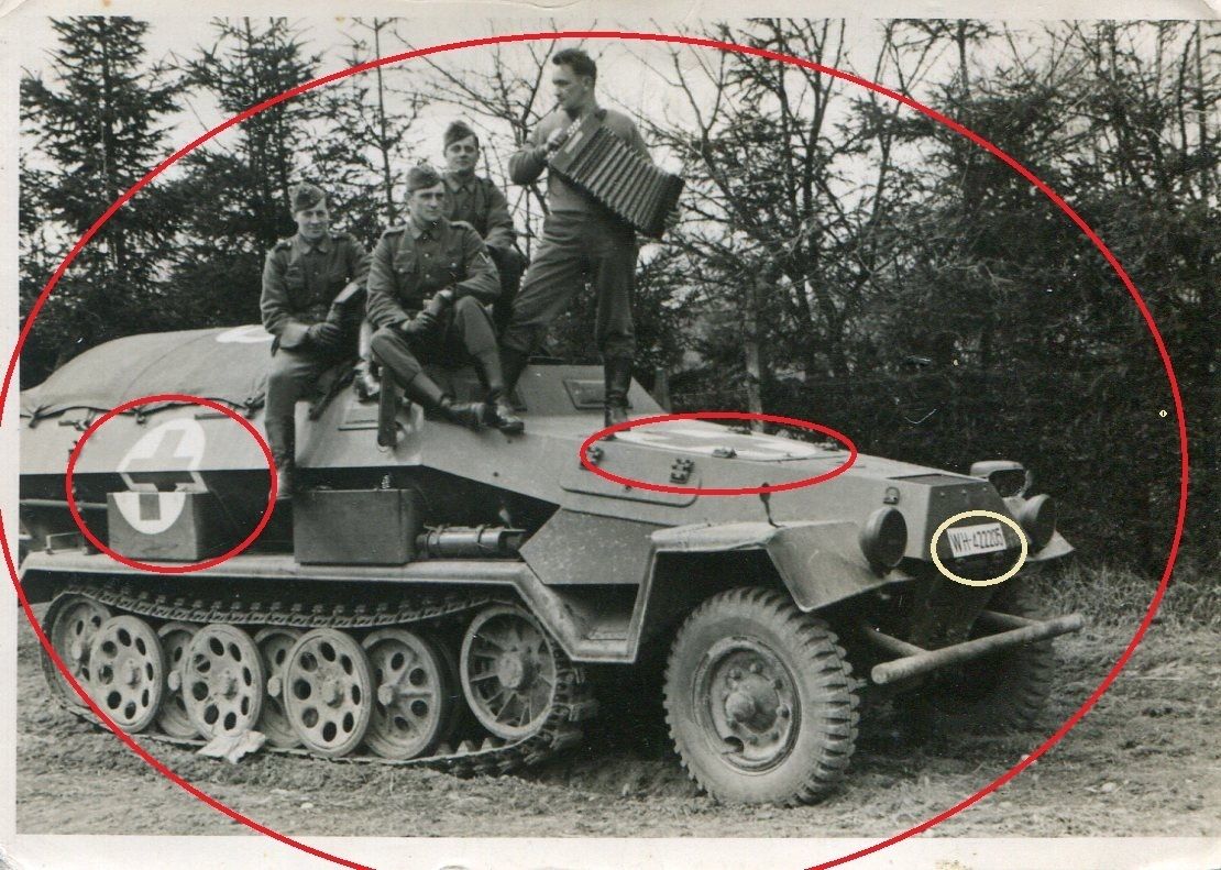 WW II Foto Panzer Spähwagen Halbkette mit Musike