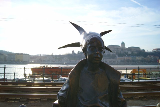 Puente de las Cadenas, Noria, estatuas, Parlamento, Catedral etc - BUDAPEST EN UN FIN DE SEMANA (25)