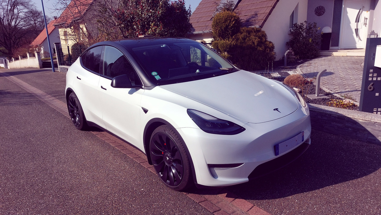 Tesla flanc droit 3 quart