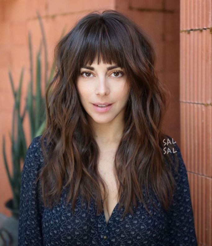 Dugačka talasasta kosa sa šiškama