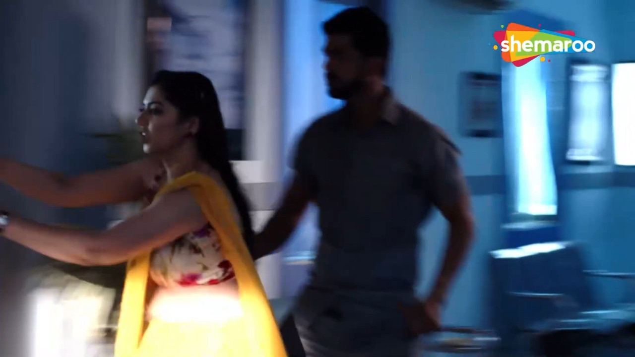 Rima Vohra Sexy Fleshy Big Deep Navel from Crime Show-Scenes Only.mkv_snapshot_02.40.879