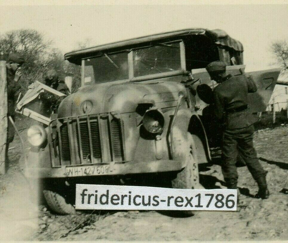 Foto WH Mannschaftswagen Steyr 1500A Tarnanstrich camo bei Magdeburg Kennung