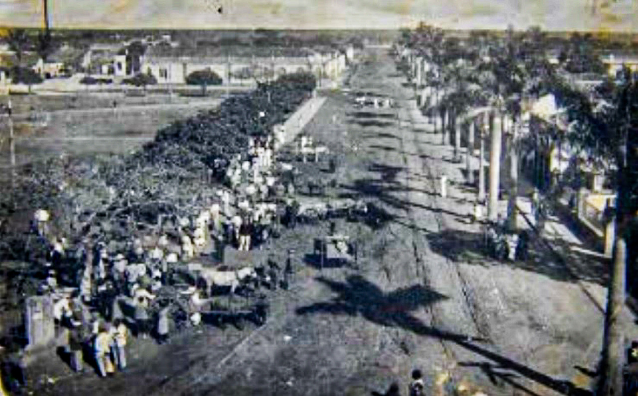 Feira livre em Paranaíba, 1934 ©REPRODUÇÃO