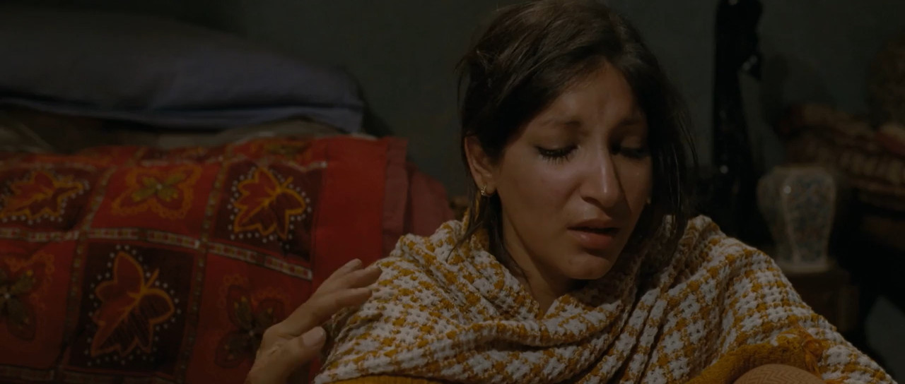 Ankhon Dekhi 2014 WebRip [Hindi + Tamil] 480p 720p ESub Screenshot