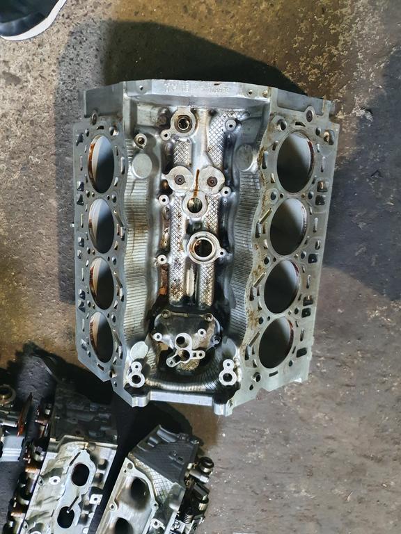 Блок цилиндров двигателя