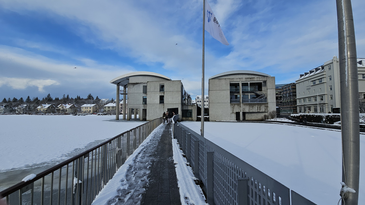 在橋上往市政廳拍攝