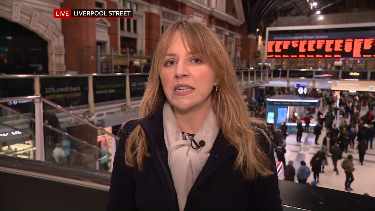 BBC London News_20231121_18301900.ts_snapshot_13.25.801